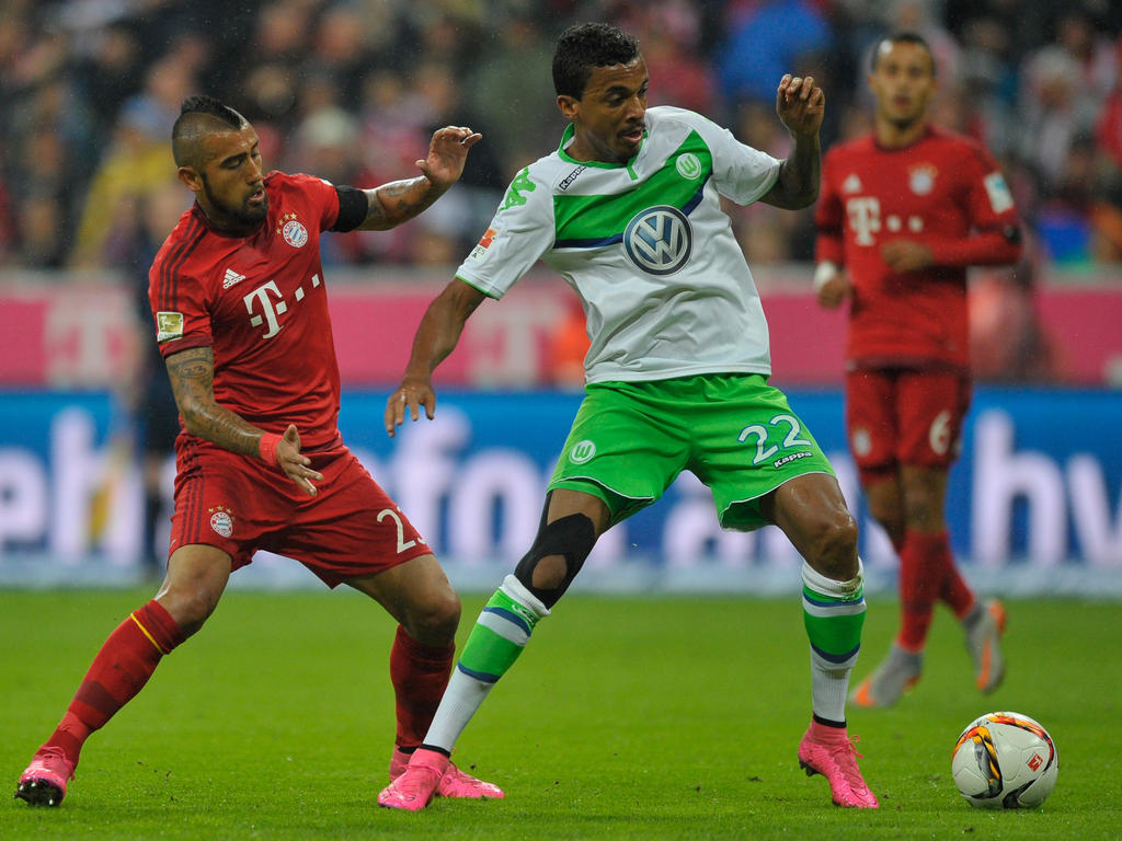 Luiz Gustavo (r.) musste gegen Bayern München nach einer knappen Stunde ausgewechselt werden