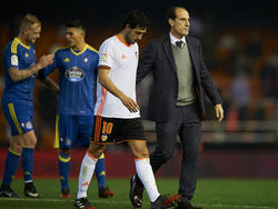 Voro (dcha.) no pudo evitar una nueva goleada al Valencia. (Foto: Getty)
