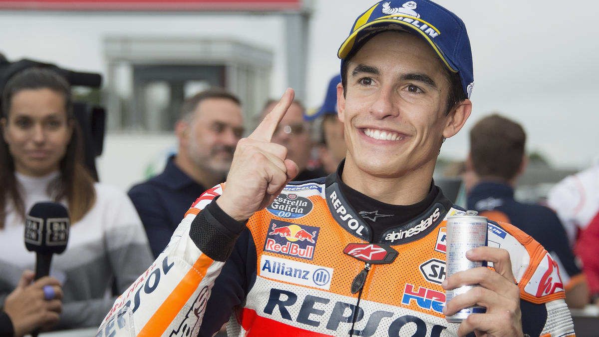 Weltmeister Marc Márquez beschert Honda den vorzeitigen Gewinn der Herstellerwertung Weltmeister Marc Márquez beschert Honda den vorzeitigen Gewinn der Herstellerwertung