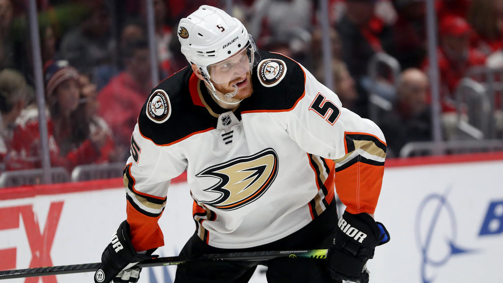 Kassierte mit Anaheim eine klare Niederlage in Washington: Korbinian Holzer Kassierte mit Anaheim eine klare Niederlage in Washington: Korbinian Holzer