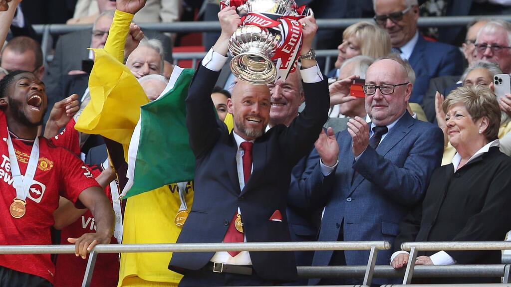 Erik ten Hag bleibt vorerst Coach von Manchester United Erik ten Hag bleibt vorerst Coach von Manchester United