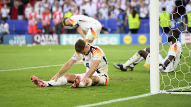 Enttäuschte deutsche Nationalspieler nach der Niederlage gegen Spanien