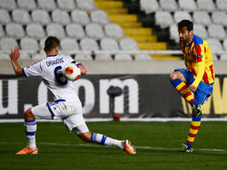 Aleksandar Dragovic mit unorthodoxer Körperhaltung gegen Valencia