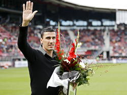 Maarten Martens neemt voorafgaand aan het duel AZ - FC Twente afscheid van het publiek uit Alkmaar. (05-11-2014)