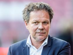 Het is niet aan het gezicht van Henk de Jong af te lezen of hij blij is met het 3-3 gelijkspel van SC Cambuur tegen FC Utrecht. (26-09-2015)
