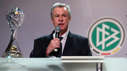 Ottmar Hitzfeld legt den Finger in die Wunde