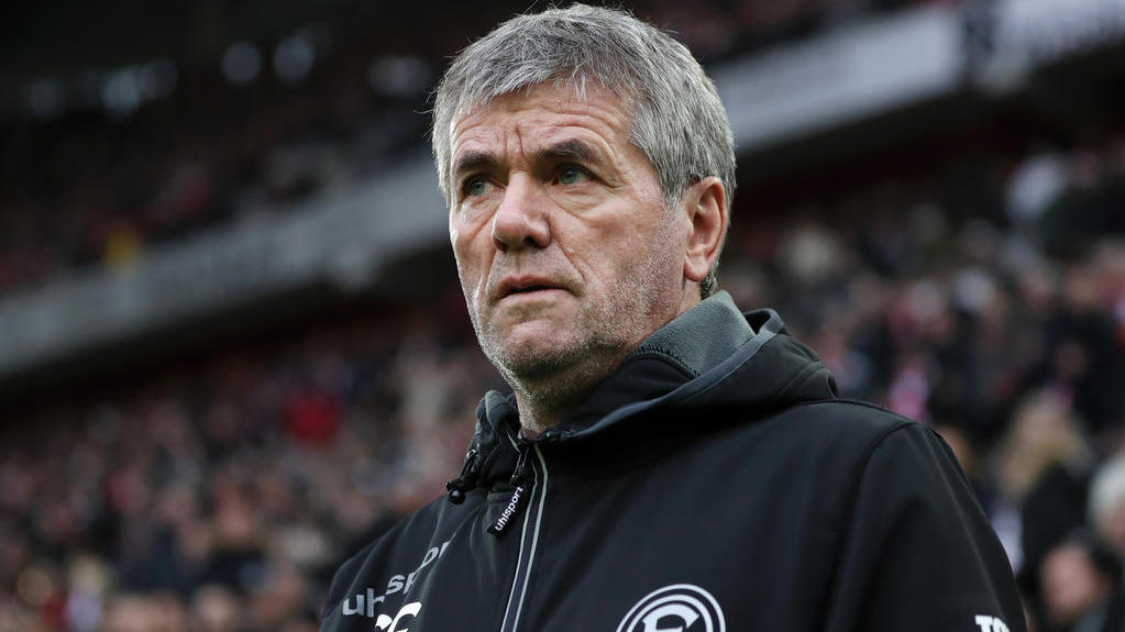 Will seine schwarze Serie gegen Schalke beenden: Friedhelm Funkel Will seine schwarze Serie gegen Schalke beenden: Friedhelm Funkel