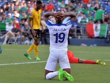 Rangelo Janga baalt van een gemiste kans tijdens de wedstrijd Curaçao - Jamaica (10-07-2017).