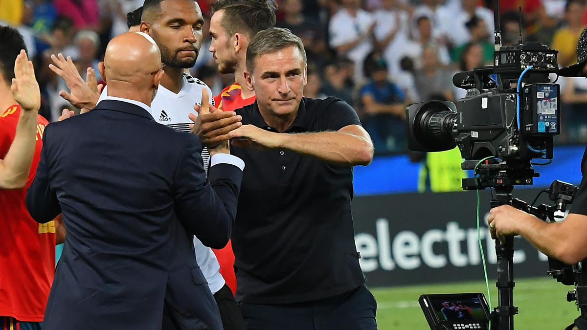 Stefan Kuntz blickt nach der Niederlage gegen Spanien schon wieder nach vorn Stefan Kuntz blickt nach der Niederlage gegen Spanien schon wieder nach vorn