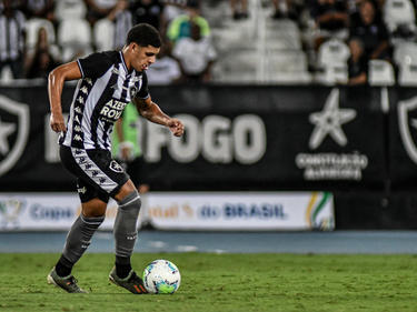 Luis Henrique con la camiseta de Botafogo.