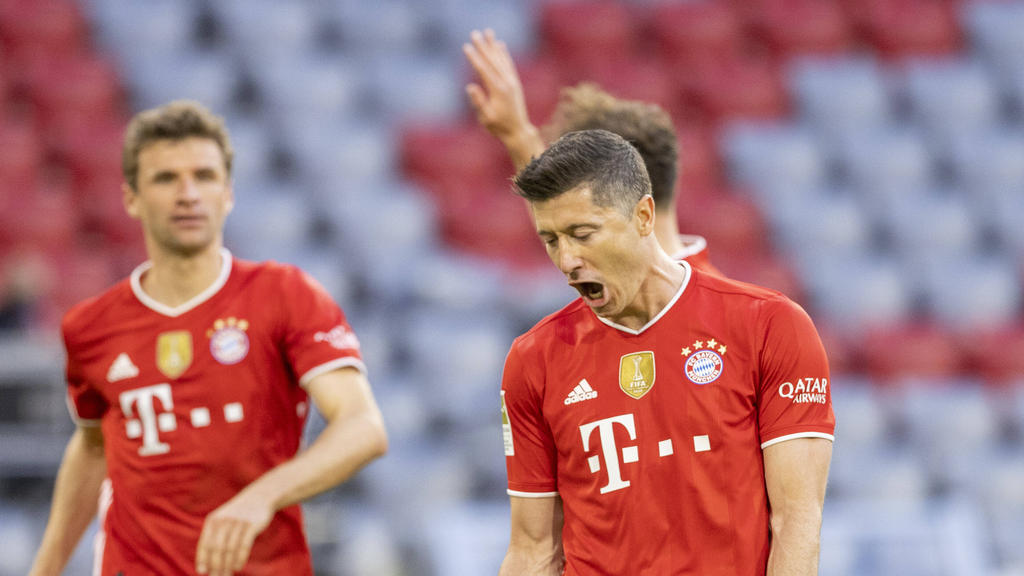 Robert Lewandowski (r.) erzielte für den FC Bayern drei weitere Tore