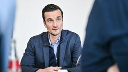 Matthias Tillmann lenkt den FC Schalke 04 durch unruhige Zeiten