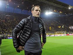 Borussia Dortmund-trainer Thomas Tuchel vlak voor de aftrap van de Europa League-wedstrijd tegen Liverpool. (07-04-2016)