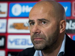 Trainer Peter Bosz van Vitesse staat de pers te woord na afloop van het competitieduel met FC Utrecht. (02-11-2014)