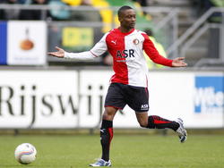 Andwélé Slory begrijpt niet waarom hij wordt teruggefloten in de competitiewedstrijd ADO Den Haag - Feyenoord. (29-11-2009)