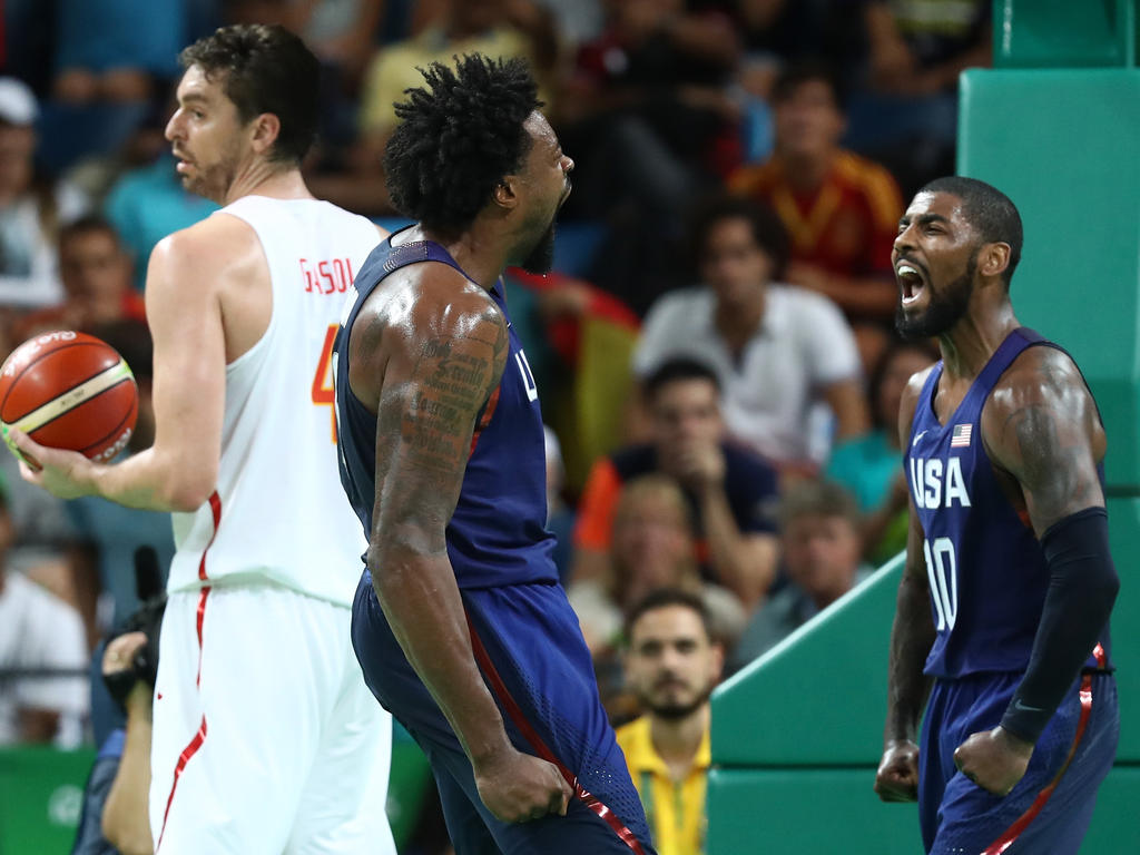 DeAndre Jordan (Mitte) und Kyrie Irving (re.) stehen mit dem US-Team im Finale DeAndre Jordan (Mitte) und Kyrie Irving (re.) stehen mit dem US-Team im Finale
