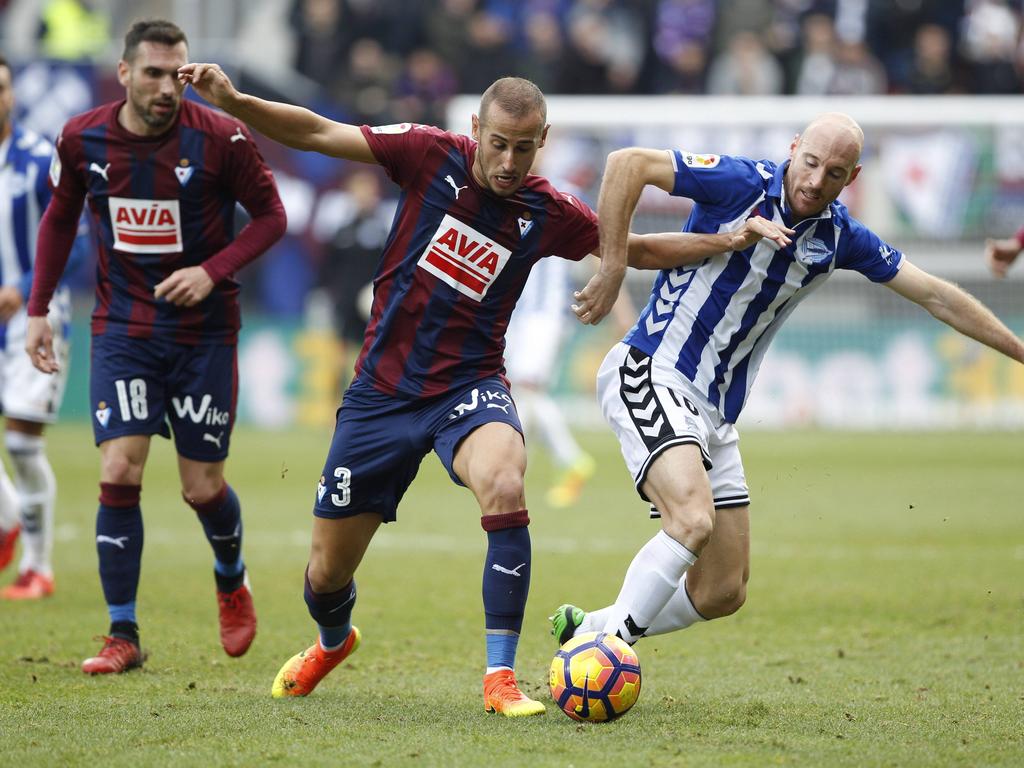 El punto sirve a ambos en sus aspiraciones de seguir un año más en Primera. (Foto: Imago)