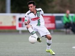 Mirza Mustafic ist nocht für die A-Jugend von Borussia Mönchengladbach am Ball