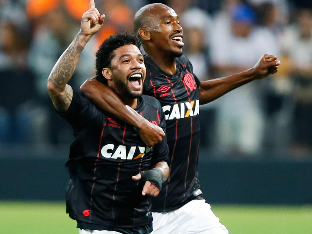Otavio celebra un tanto con el Paranaense en el Brasileirao. (Foto: Getty)