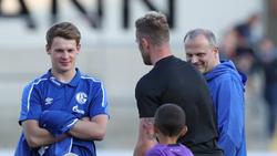 Schneider (r.) unterstützt Nübel (l.) nach seiner Entscheidung, den FC Schalke in Richtung Bayern München zu verlassen