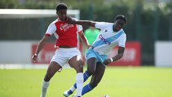 Chido Obi (l.) wechselt wohl vom FC Arsenal zu Manchester United