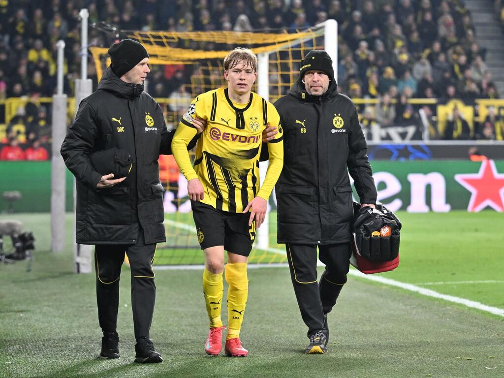 Daniel Svensson verlässt mit Schmerzen den Platz Daniel Svensson verlässt mit Schmerzen den Platz