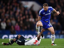 Als "Battle of the Bridge" bezeichnete die englische Presse das von vielen rüden Szenen durchzogene Aufeinandertreffen von Chelsea und Tottenham am 2. Mai 2016. Hier zoffen sich Branislav Ivanovic (r.) und Danny Rose. 