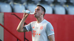 Freut sich auf ein erstes gemeinsames Getränk mit seinem Bruder Fabian in der neuen Bar: Niklas Süle vom FC Bayern