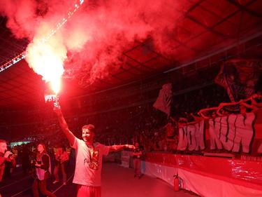Leipzigs Dominik Szoboszlai feierte den Pokalsieg mit einer Pyro-Fackel