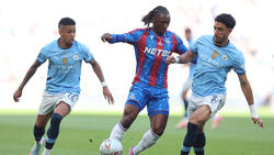 FC Bayern hat Eberechi Eze (m.) von Crystal Palace auf der Liste