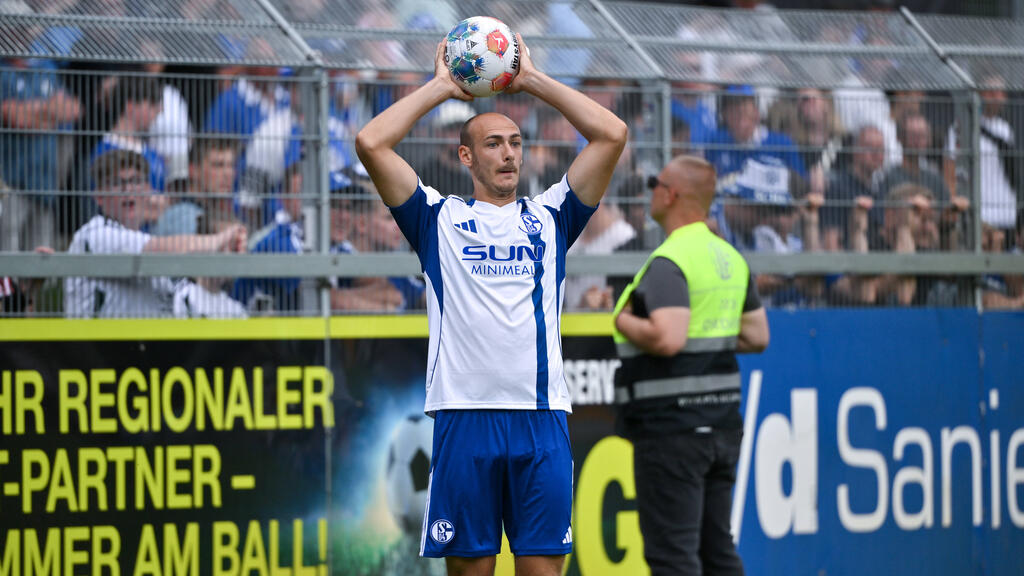 Henning Matriciani gilt beim FC Schalke 04 als Abgangskandidat Henning Matriciani gilt beim FC Schalke 04 als Abgangskandidat