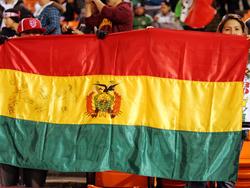 El presidente de Bolivia entregó a la selección de fútbol una bandera nacional. (Foto: Getty)