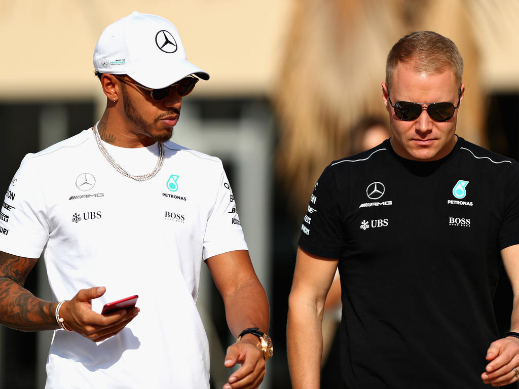Valtteri Bottas (r.) und Lewis Hamilton sind Teamkollegen und Konkurrenten Valtteri Bottas (r.) und Lewis Hamilton sind Teamkollegen und Konkurrenten