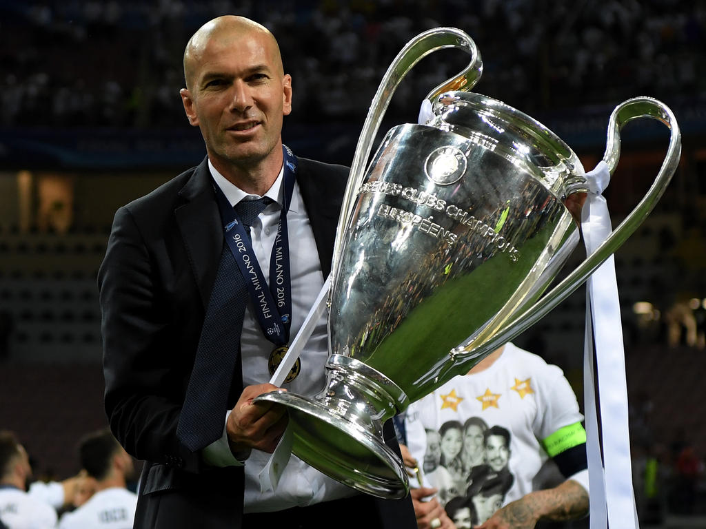 Zidane posa con la Copa de Europa conseguida en 2016. (Foto: Getty)