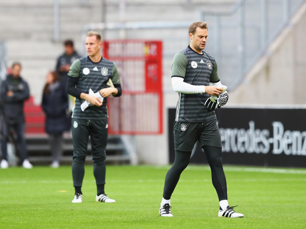 Marc-André ter Stegen (l.) steht im Schatten von Manuel Neuer