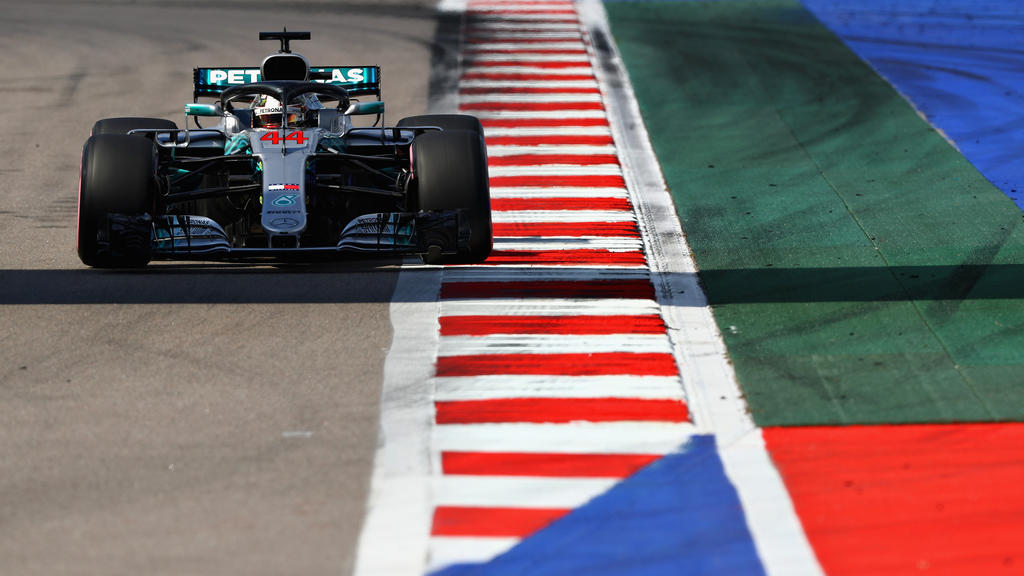 Lewis Hamilton hat die Konkurrenz düpiert Lewis Hamilton hat die Konkurrenz düpiert