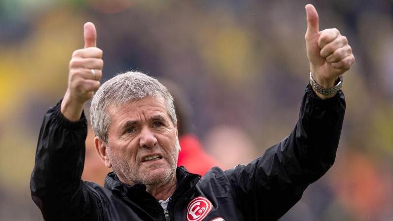 Friedhelm Funkel wird zum insgesamt 495. Mal auf der Bundesliga-Trainerbank sitzen. Foto: Marius Becker Friedhelm Funkel wird zum insgesamt 495. Mal auf der Bundesliga-Trainerbank sitzen. Foto: Marius Becker