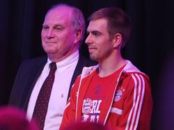 Uli Hoeneß (l.) stellt klar, die Tür für Philipp Lahm beim FC Bayern bleibt offen