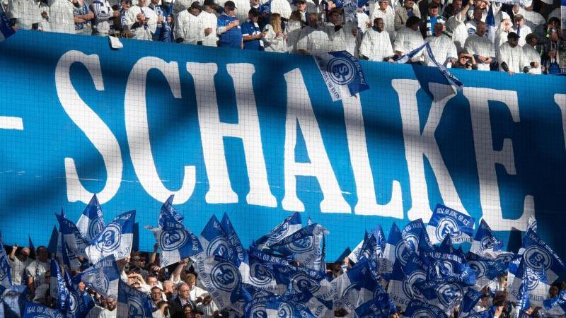 Die Schalke-Fans sorgen sich um ihren Klub Die Schalke-Fans sorgen sich um ihren Klub