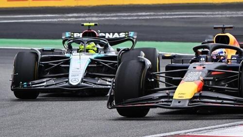 Entscheidung im China-Sprint: Verstappen zieht an Hamilton vorbei