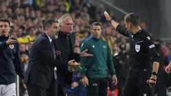 Referee Turpin (r.) schickte Fenerbahce-Trainer  José Mourinho auf die Tribüne