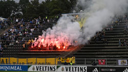 Breda-Fans zündeten während des Spiels Bengalos