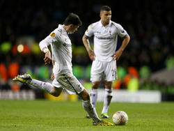 Gareth Bale (l.) hat bei Tottenham noch einen Vertrag bis 2016