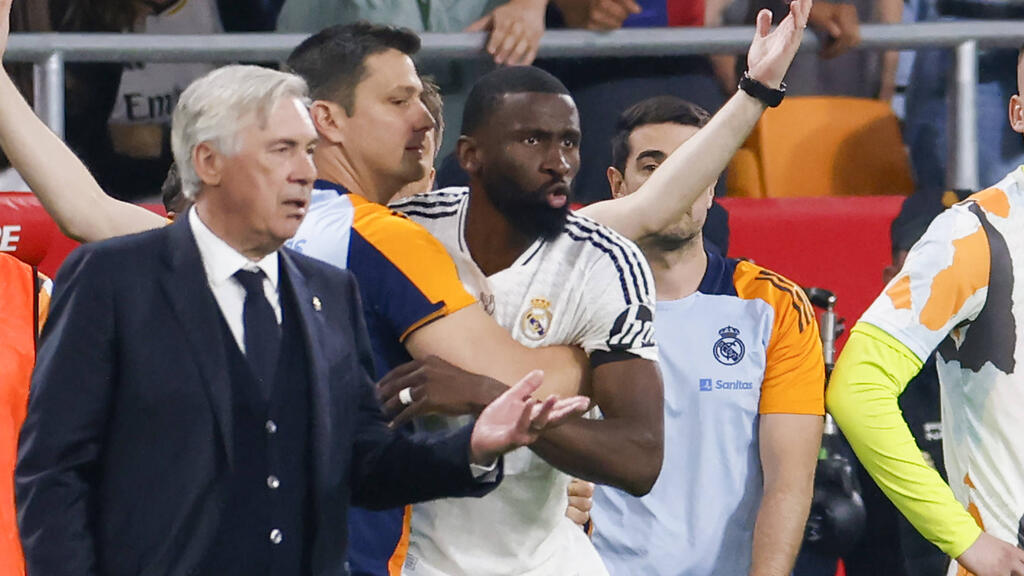 Antonio Rüdiger verlor im Pokalfinale gegen den FC Barcelona total die Fassung Antonio Rüdiger verlor im Pokalfinale gegen den FC Barcelona total die Fassung