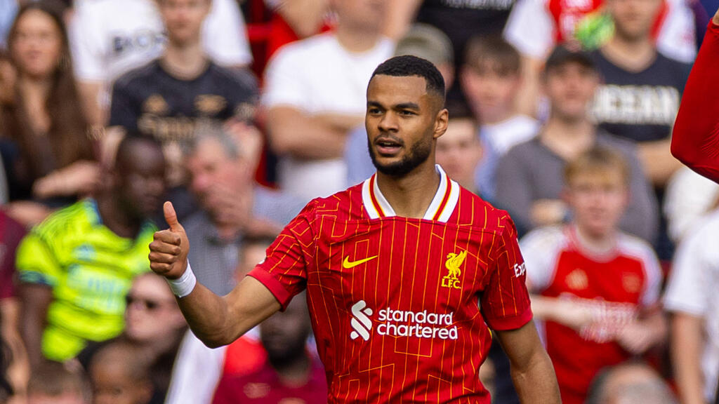 Daumen hoch: Cody Gakpo gewann mit dem FC Liverpool die Premier League Daumen hoch: Cody Gakpo gewann mit dem FC Liverpool die Premier League