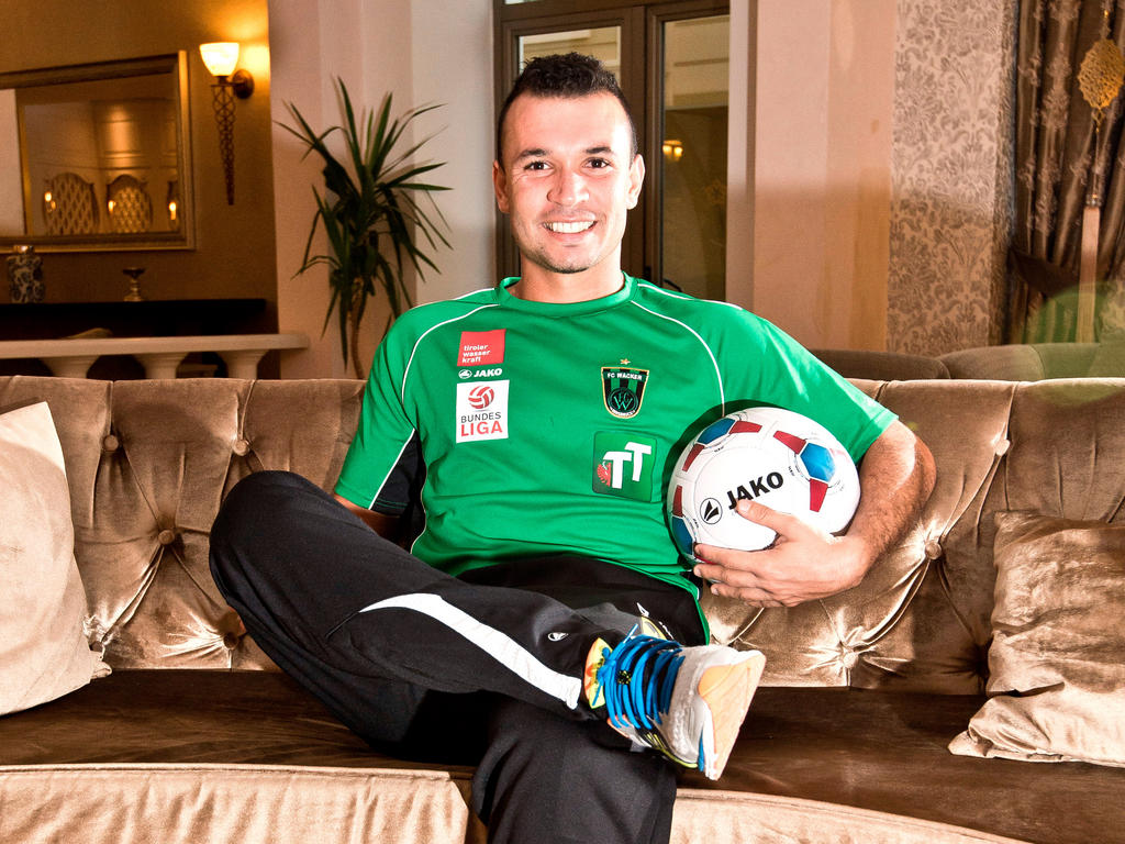 Ji-Paraná posiert im Rahmen des Trainingslager in Belek für seinen neuen Klub Wacker Innsbruck. Ji-Paraná posiert im Rahmen des Trainingslager in Belek für seinen neuen Klub Wacker Innsbruck.