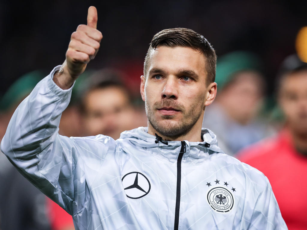 Daumen hoch: Podolski gibt sich vor der WM optimistisch