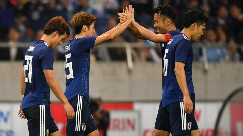 Die Japaner feiern den Sieg gegen Uruguay