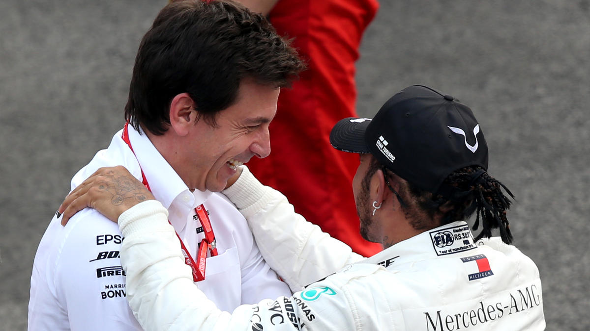 Toto Wolff und Lewis Hamilton basteln bald an ihrer weiteren Zusammenarbeit Toto Wolff und Lewis Hamilton basteln bald an ihrer weiteren Zusammenarbeit