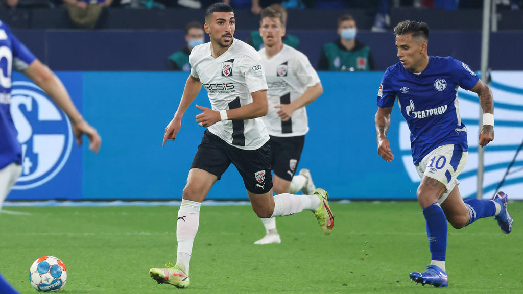 Nassim Boujellab (l.) ist beim FC Schalke 04 vorerst chancenlos Nassim Boujellab (l.) ist beim FC Schalke 04 vorerst chancenlos